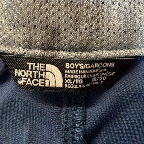 THE North Face boys blue moisture wicking shorts w/ adjustable waistband. XL - Picture 6 of 16